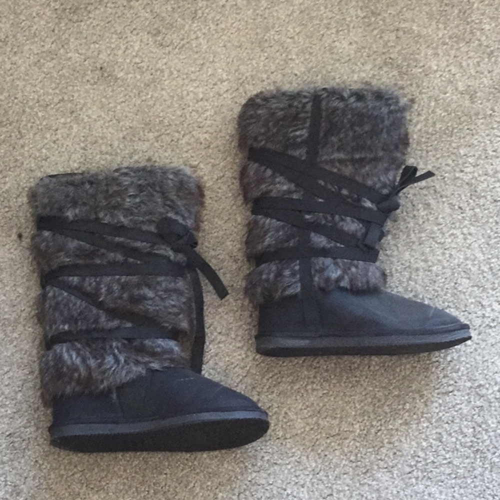 Fuzzy black boots